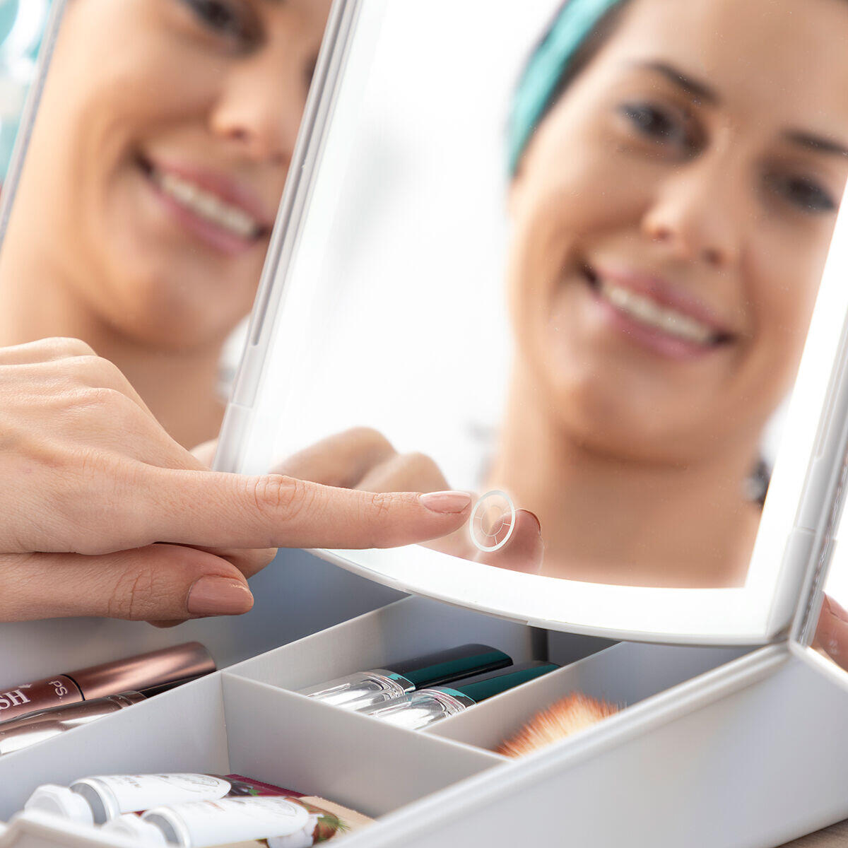 Espejo LED Plegable con Organizador de Maquillaje 3 en 1 Panomir